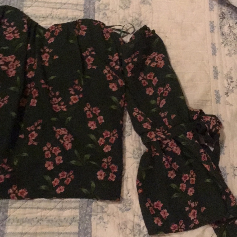 Lovely Top🌵🍃🌸 - Picture 5 of 8